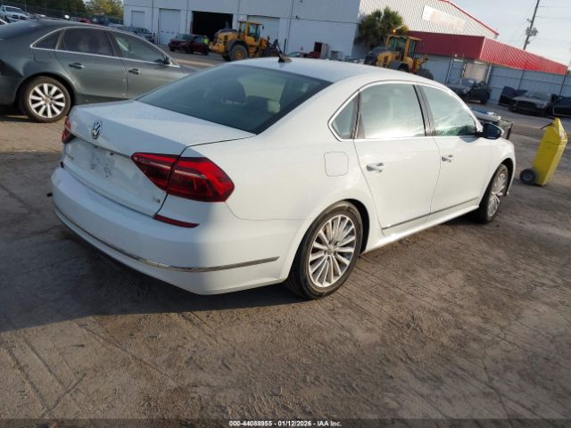 2017 VOLKSWAGEN PASSAT 1VWBT7A36HC011674 Photo 3