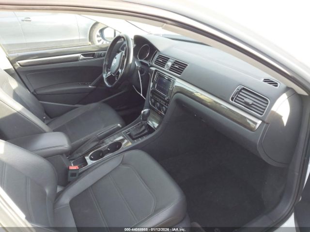2017 VOLKSWAGEN PASSAT 1VWBT7A36HC011674 Photo 4