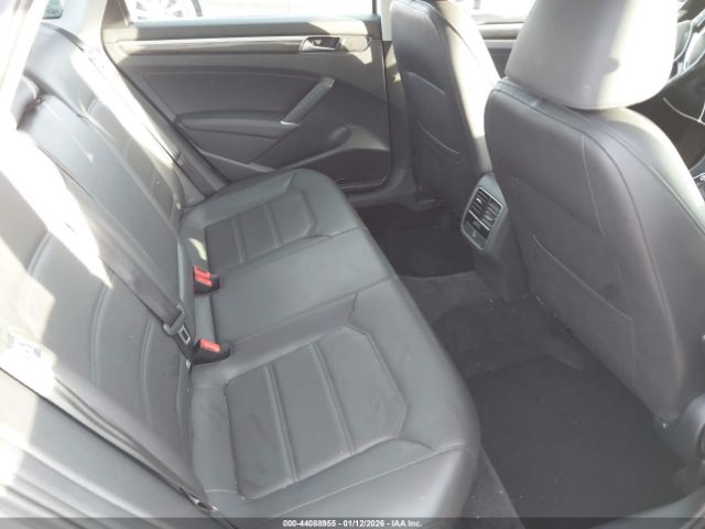 2017 VOLKSWAGEN PASSAT 1VWBT7A36HC011674 Photo 7