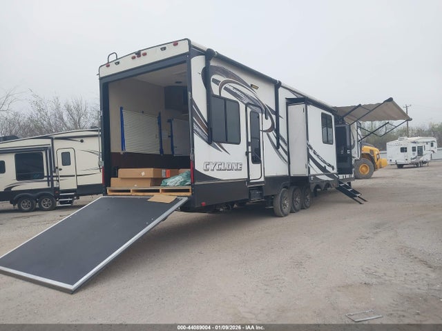 Heartland Cyclone 4150 2015 5SFCG4436FE297160 Image 4