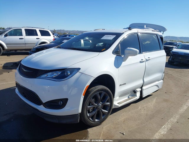 2019 CHRYSLER PACIFICA 2C4RC1BG5KR560720 Photo 1
