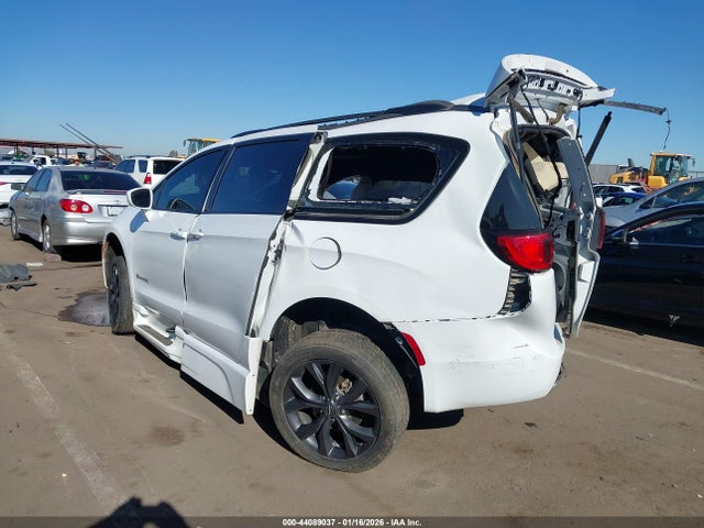 2019 CHRYSLER PACIFICA 2C4RC1BG5KR560720 Photo 2