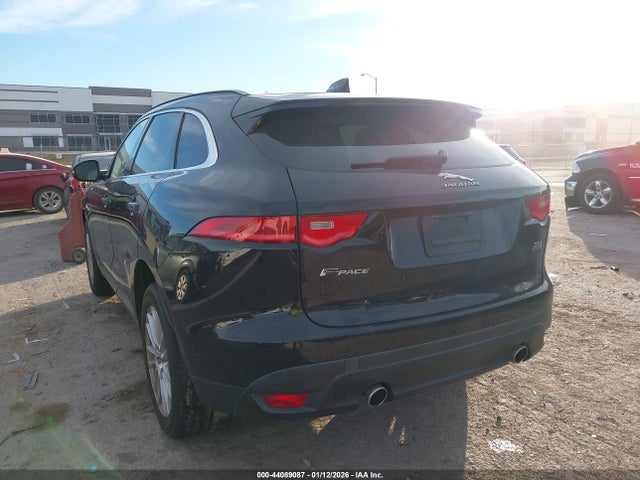 2017 JAGUAR F-PACE SADCK2BV9HA895543 Photo 2