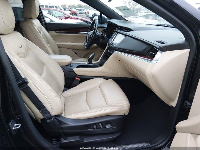 2017 CADILLAC XT5 1GYKNBRS4HZ147837 Photo 4