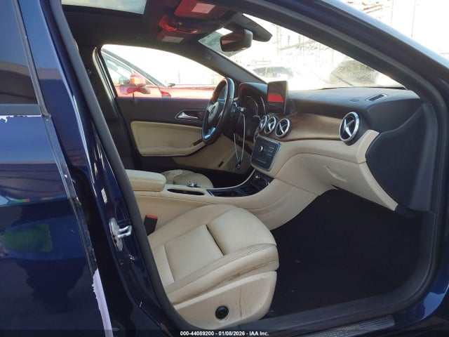 WDCTG4EB7HJ351305 Mercedes-Benz GLA 250