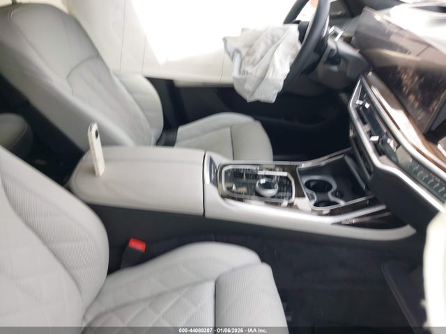 2025 BMW X7 5UX23EM02S9W46547 Photo 4
