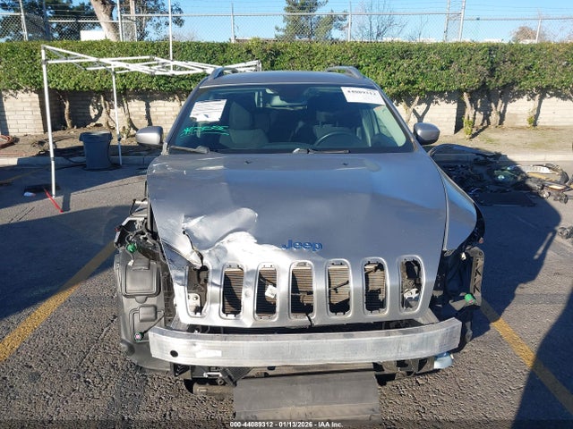 1C4PJLCB9GW201073 Jeep Cherokee Latitude