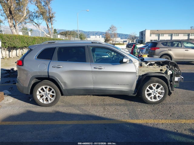 1C4PJLCB9GW201073 Jeep Cherokee Latitude