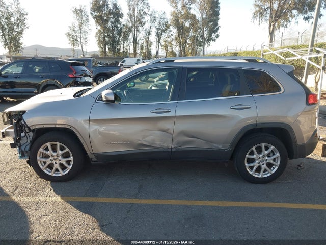 1C4PJLCB9GW201073 Jeep Cherokee Latitude