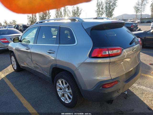 1C4PJLCB9GW201073 Jeep Cherokee Latitude