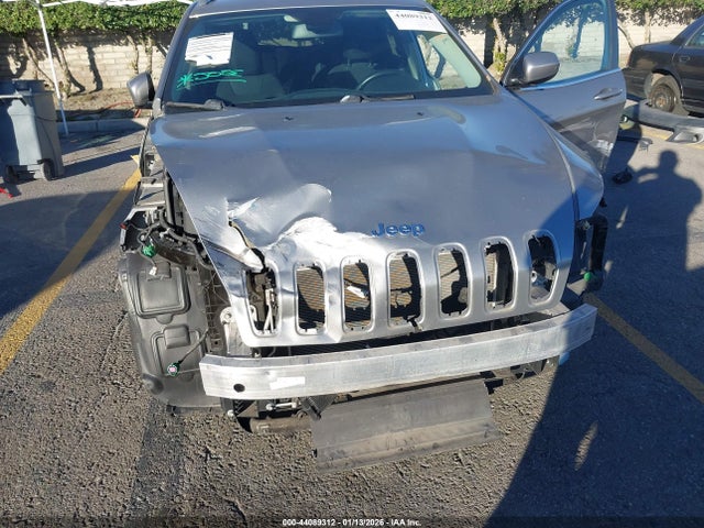 1C4PJLCB9GW201073 Jeep Cherokee Latitude