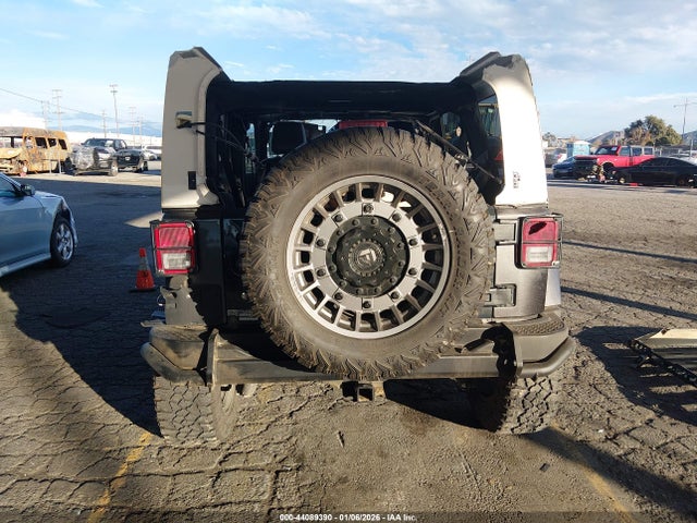 1C4BJWDG8JL811691 Jeep Wrangler Jk Unlimited Freedom Edition 4x4