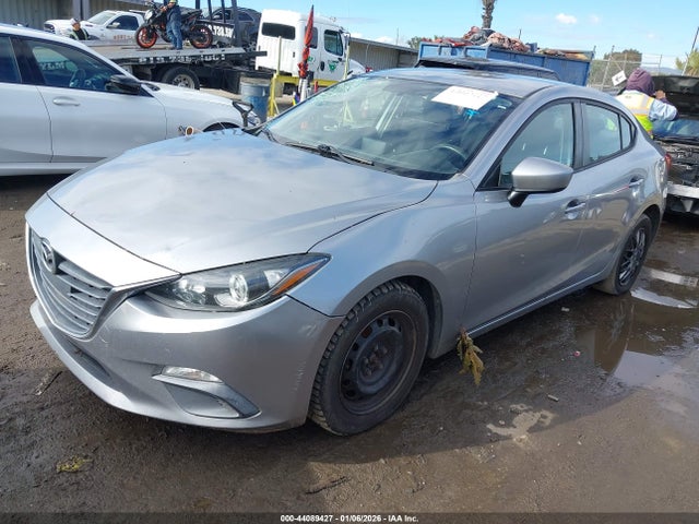 44089427 :رقم المزاد ، 3MZBM1U72FM231592 vin ، 2015 Mazda Mazda3 I Sport مزاد بيع