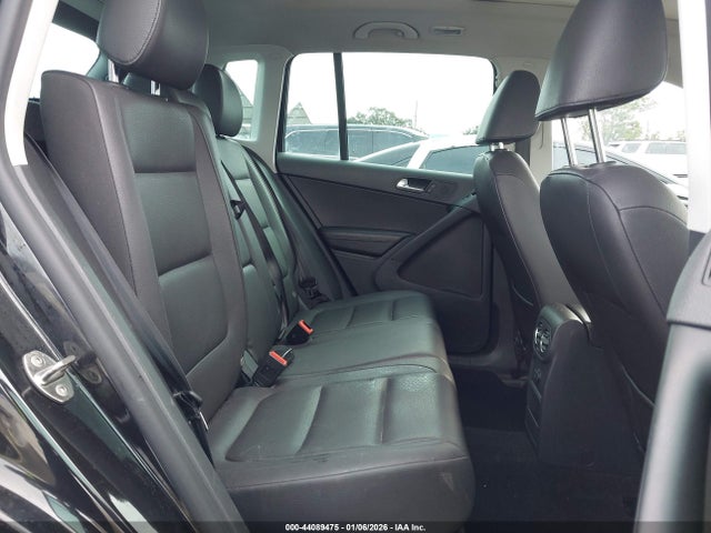 Volkswagen TIGUAN SE 2016 WVGAV7AX1GW577505 Image 8