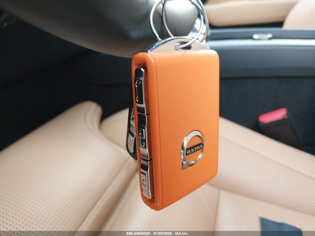 2025 VOLVO XC60 PLUG-IN HYBRID YV4H60RM3S1033673 Photo 10