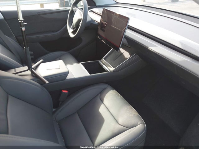 2026 TESLA MODEL Y 7SAYGDEE3TA406158 Photo 4