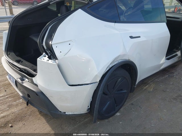 2026 TESLA MODEL Y 7SAYGDEE3TA406158 Photo 5