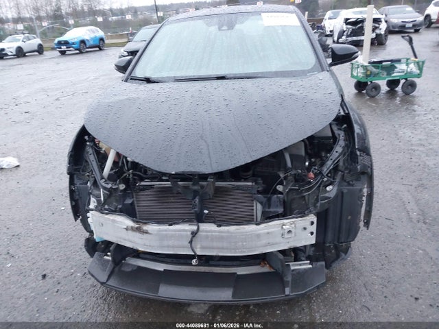 NMTKHMBX1JR027658 Toyota C-HR XLE