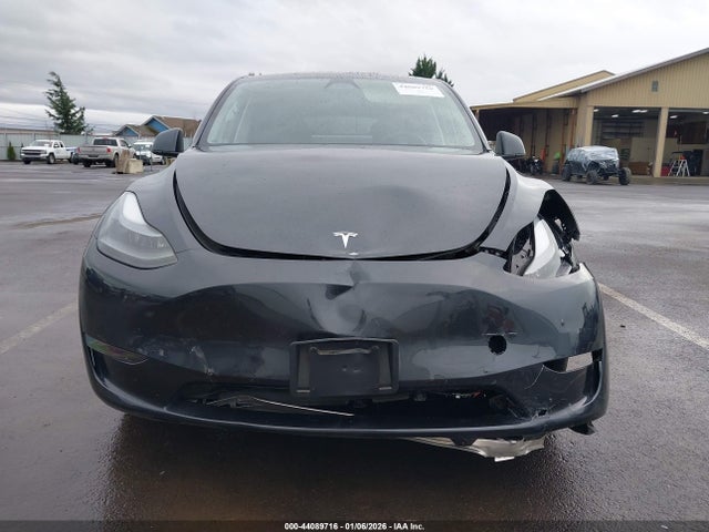 Продаж на аукціоні авто 2024 Tesla Model Y Long Range Dual Motor All-wheel Drive, vin: 7SAYGDEE3RF064576, номер лоту: 44089716