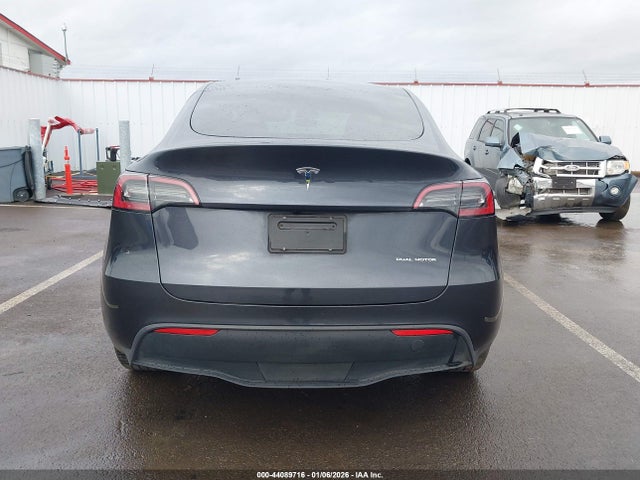 Продаж на аукціоні авто 2024 Tesla Model Y Long Range Dual Motor All-wheel Drive, vin: 7SAYGDEE3RF064576, номер лоту: 44089716