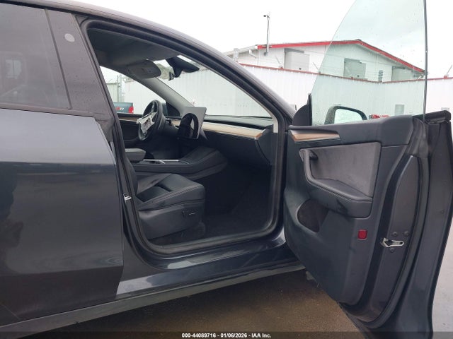 Продаж на аукціоні авто 2024 Tesla Model Y Long Range Dual Motor All-wheel Drive, vin: 7SAYGDEE3RF064576, номер лоту: 44089716