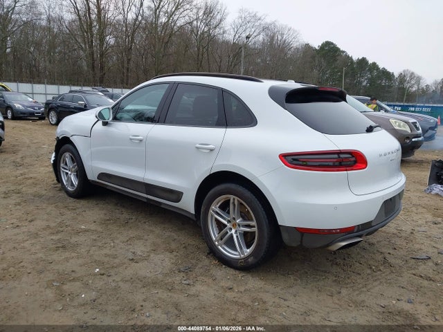 2018 PORSCHE MACAN WP1AA2A54JLB22995 Photo 2
