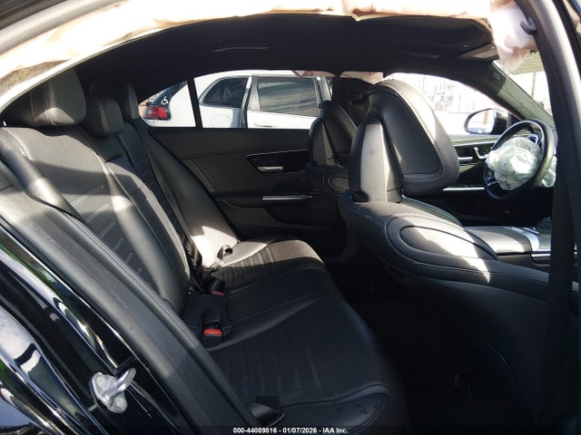 W1KAF4GB8PR101493 Mercedes-Benz C 300 Sedan