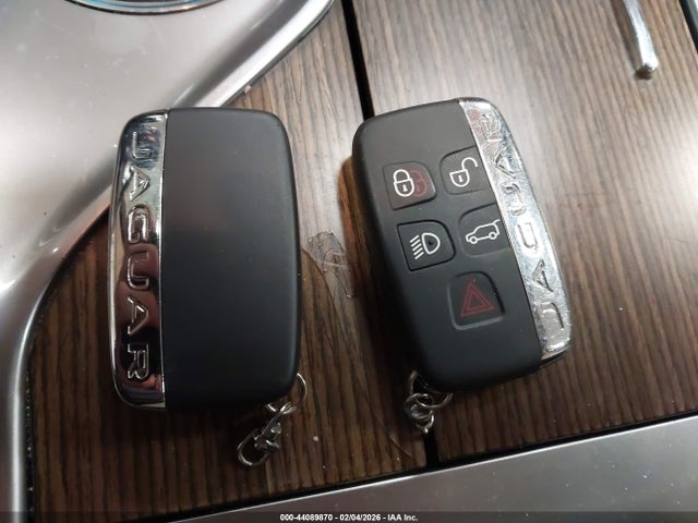 2015 JAGUAR XF SAJWJ0FF3F8U70442 Photo 10