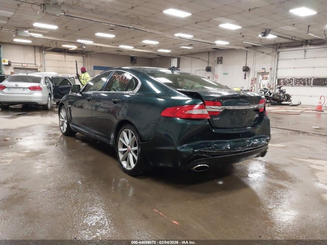 2015 JAGUAR XF SAJWJ0FF3F8U70442 Photo 2