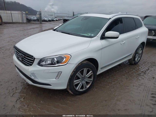 2017 VOLVO XC60 YV440MRU7H2223549 Photo 1