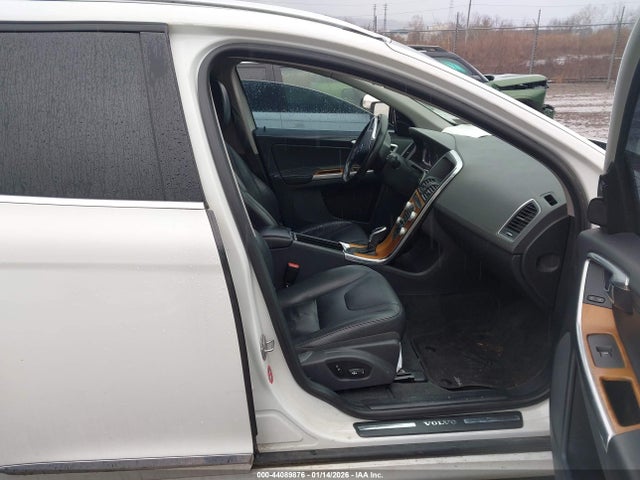 2017 VOLVO XC60 YV440MRU7H2223549 Photo 4