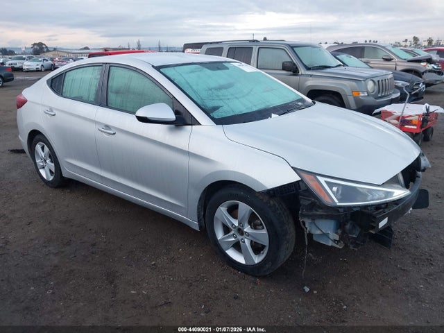 Hyundai ELANTRA SE 2019 5NPD74LF0KH496637 главное изображение