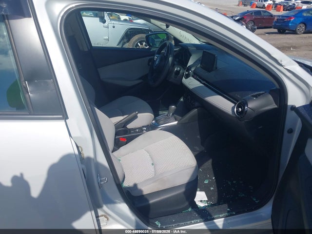 Продажа на аукционе авто 2019 Toyota Yaris Le, vin: 3MYDLBYV7KY509419, номер лота: 44090031