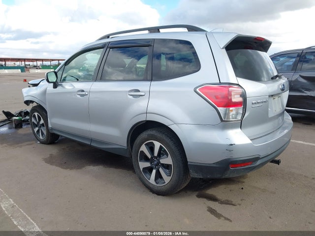Subaru Forester 2.5i Premium 2018 JF2SJAEC7JH560990 Image 3
