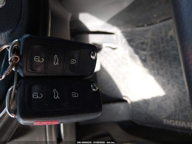 2017 VOLKSWAGEN TIGUAN WVGRV7AX9HK003701 Photo 10