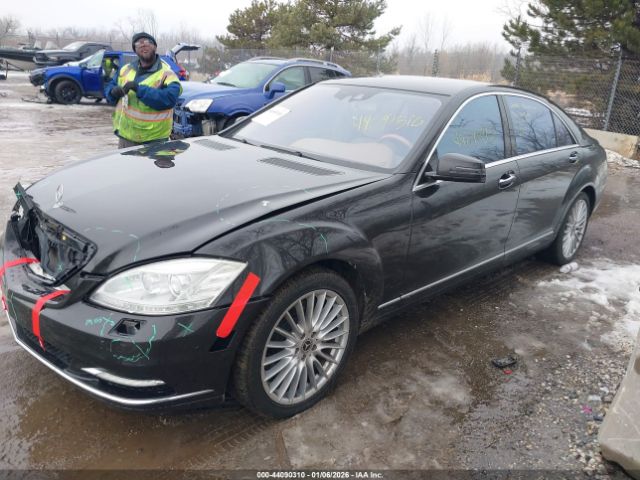 2010 MERCEDES-BENZ S 550 WDDNG8GB3AA332636 Photo 1