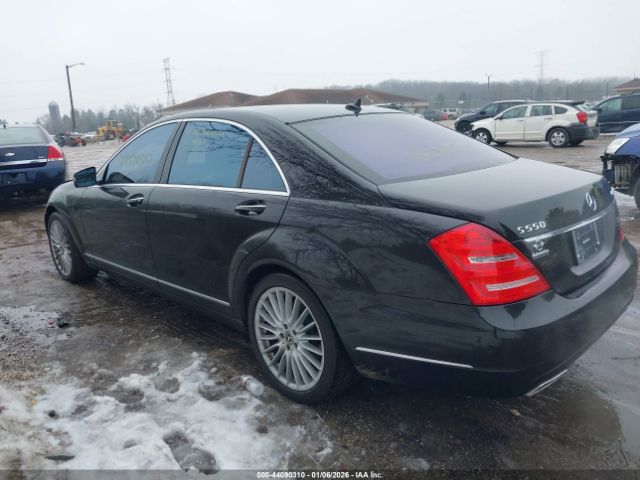 2010 MERCEDES-BENZ S 550 WDDNG8GB3AA332636 Photo 2