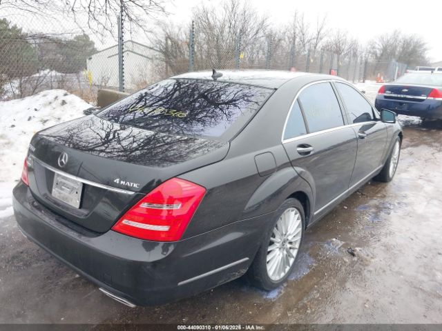 2010 MERCEDES-BENZ S 550 WDDNG8GB3AA332636 Photo 3