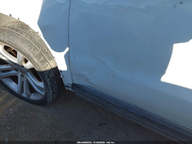 Продажа на аукционе авто 2016 Volkswagen Tiguan Sel, vin: WVGAV7AX1GW577035, номер лота: 44090325