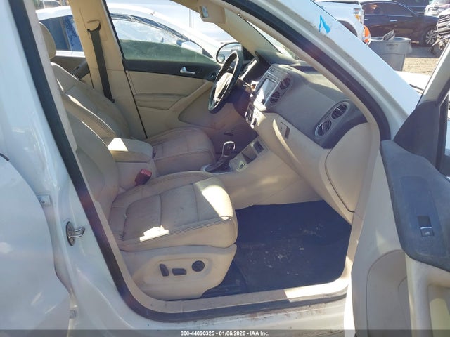 Продажа на аукционе авто 2016 Volkswagen Tiguan Sel, vin: WVGAV7AX1GW577035, номер лота: 44090325