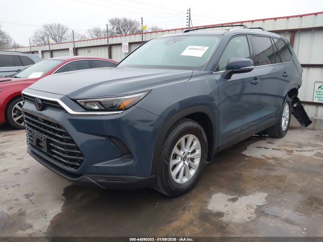 Toyota Grand Highlander Xle 2025 5TDAAAA51SS020016 Image 2