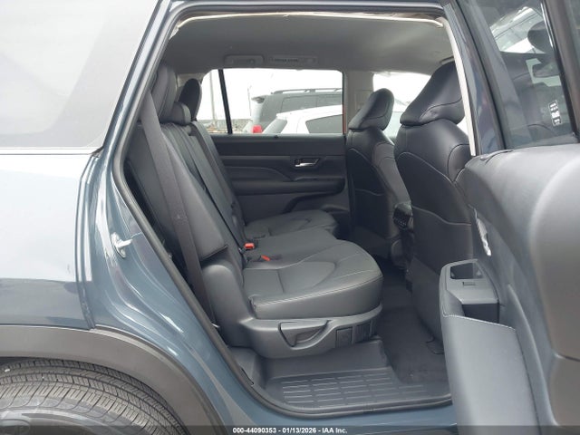 Toyota Grand Highlander Xle 2025 5TDAAAA51SS020016 Image 8