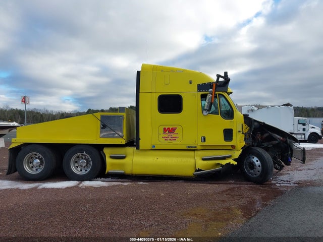 44090375 :رقم المزاد ، 1XKTD49X61J879285 vin ، 2001 Kenworth Construction T2000 مزاد بيع