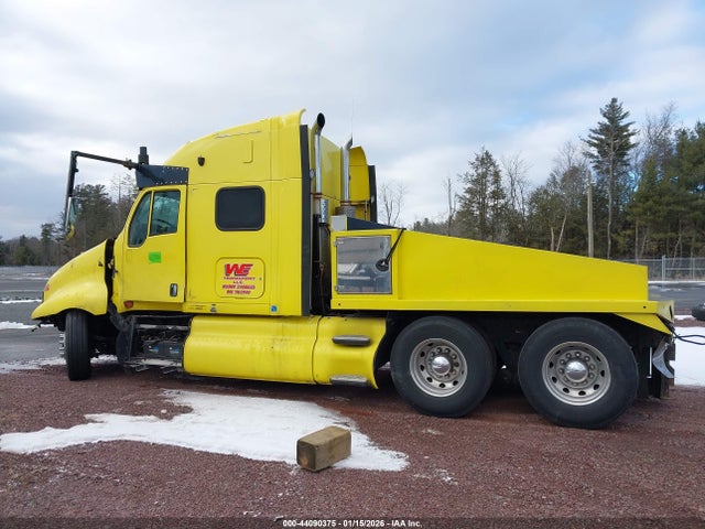 44090375 :رقم المزاد ، 1XKTD49X61J879285 vin ، 2001 Kenworth Construction T2000 مزاد بيع
