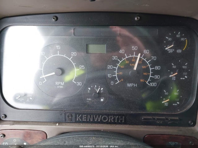 44090375 :رقم المزاد ، 1XKTD49X61J879285 vin ، 2001 Kenworth Construction T2000 مزاد بيع