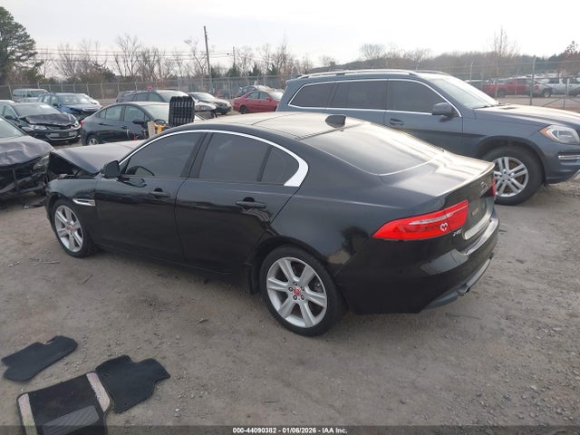 2017 JAGUAR XE SAJAD4BG4HA970001 Photo 2