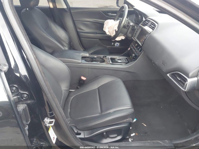 2017 JAGUAR XE SAJAD4BG4HA970001 Photo 4