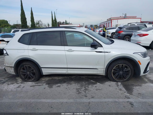 3VVCB7AX5NM066755 Volkswagen Tiguan 2.0t Se R-line Black