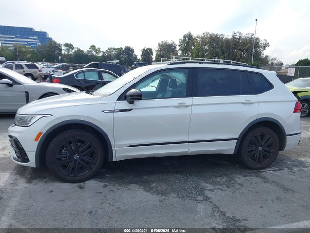 3VVCB7AX5NM066755 Volkswagen Tiguan 2.0t Se R-line Black