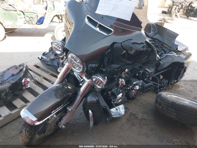 Harley-Davidson FLHTCUTG 2020 1HD1MAF17LB853937 Image 2